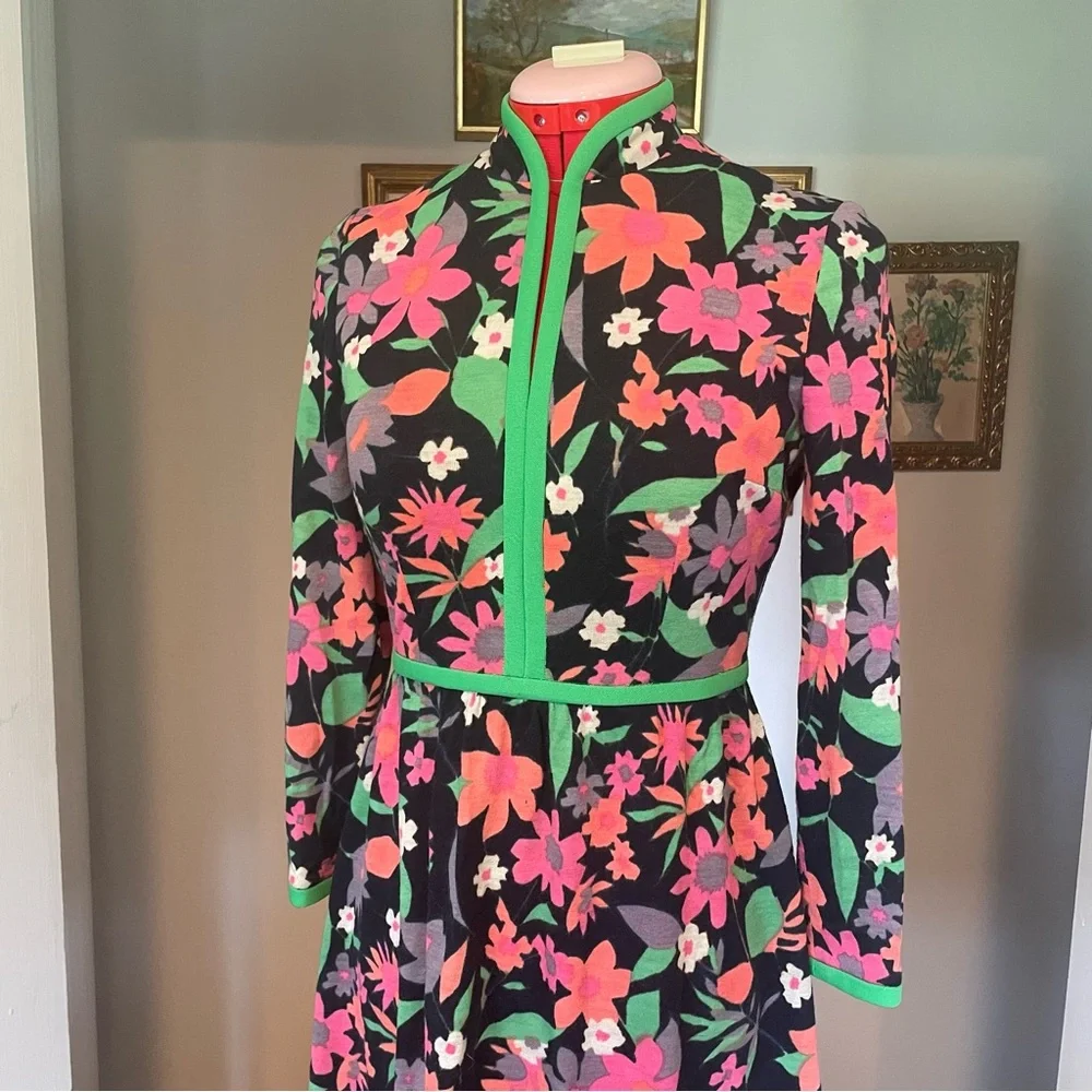 Vintage 60s/70s Keram NY Mod Floral Long-sleeve Mini Dress With Slit Neck - Picture 5 of 16